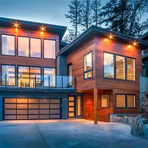 luxury-4bed-3-bath-home-in-west-saanich.richmond-hotels.com/